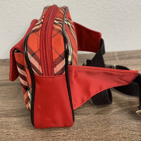 ❤️❤️Sold❤️❤️Burberry blue label canvas beltbag/body bag - Picture 7 of 16